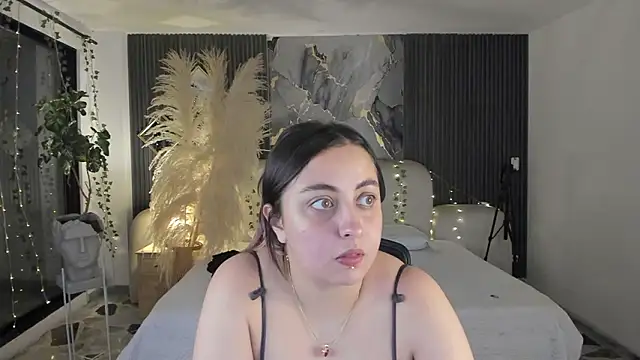 SarahCastro1  online show from March 2026 03:56:04 AM