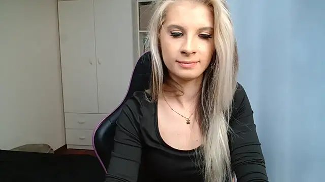 Snapshot of KristineGlow chatting on June 2026 02:17:02 PM KristineGlow online show from June 2026 02:17:02 PM