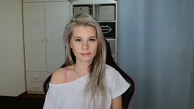 KristineGlow online show from March 2026 07:17:01 AM