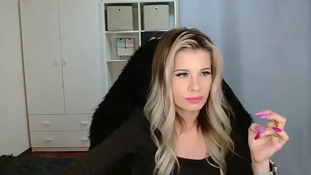 Snapshot of KristineGlow chatting on November 2025 07:08:02 PM KristineGlow online show from November 2025 07:08:02 PM