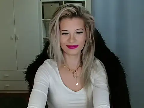 Snapshot of KristineGlow chatting on November 2025 07:23:02 AM KristineGlow online show from November 2025 07:23:02 AM