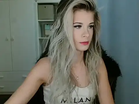 Snapshot of KristineGlow chatting on December 2025 08:04:02 AM KristineGlow online show from December 2025 08:04:02 AM