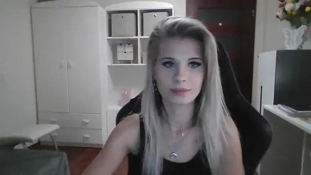 KristineGlow online show from October 2025 06:20:01 PM