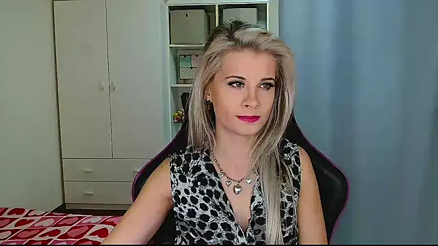 KristineGlow online show from February 2026 07:13:01 AM