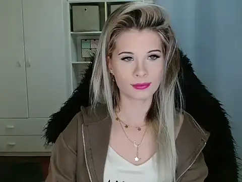 Snapshot of KristineGlow chatting on November 2025 07:11:01 AM KristineGlow online show from November 2025 07:11:01 AM