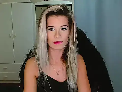 Snapshot of KristineGlow chatting on November 2025 07:19:02 AM KristineGlow online show from November 2025 07:19:02 AM