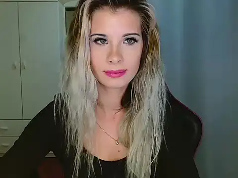 KristineGlow online show from December 2025 07:20:01 PM