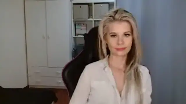 KristineGlow online show from April 2026 06:20:01 PM