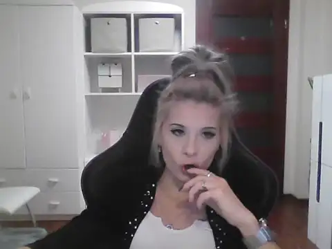 KristineGlow online show from October 2025 07:09:01 AM