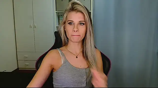 KristineGlow online show from February 2026 09:02:02 PM