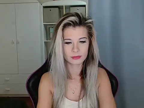 Snapshot of KristineGlow chatting on November 2025 08:15:02 AM KristineGlow online show from November 2025 08:15:02 AM