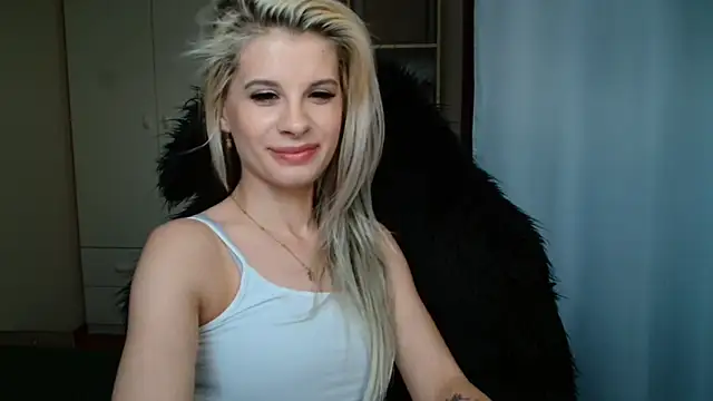 Snapshot of KristineGlow chatting on June 2026 06:30:02 PM KristineGlow online show from June 2026 06:30:02 PM