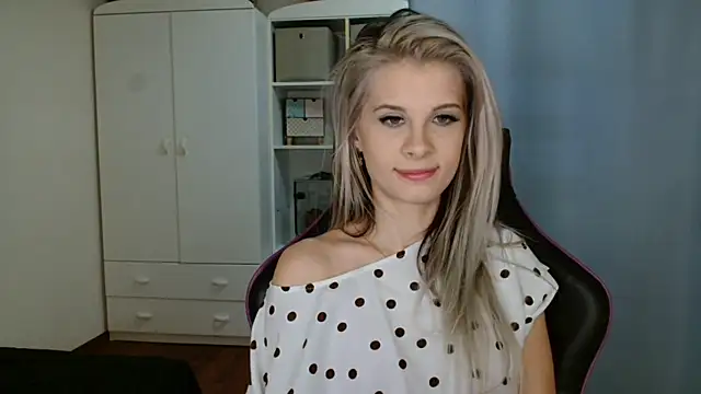 KristineGlow online show from March 2026 07:17:01 AM