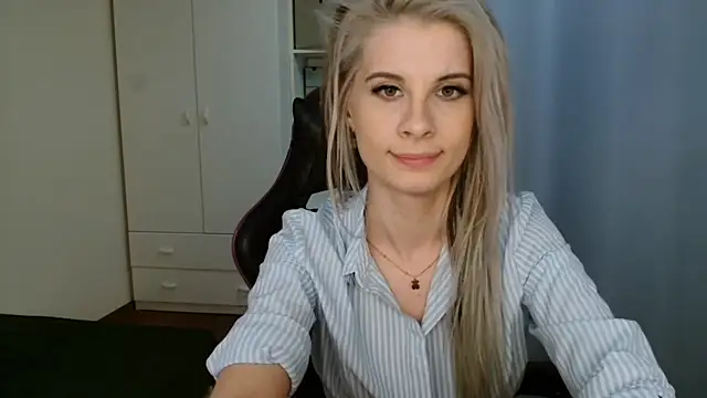 Snapshot of KristineGlow chatting on May 2026 06:26:02 PM KristineGlow online show from May 2026 06:26:02 PM