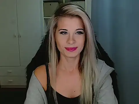 Snapshot of KristineGlow chatting on November 2025 03:16:02 PM KristineGlow online show from November 2025 03:16:02 PM