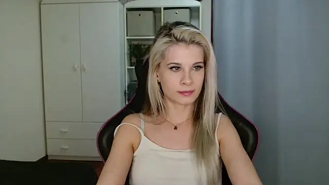 KristineGlow online show from April 2026 06:19:02 PM