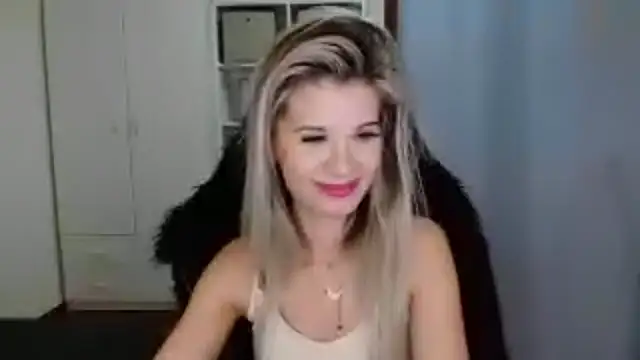 Snapshot of KristineGlow chatting on November 2025 07:17:02 PM KristineGlow online show from November 2025 07:17:02 PM