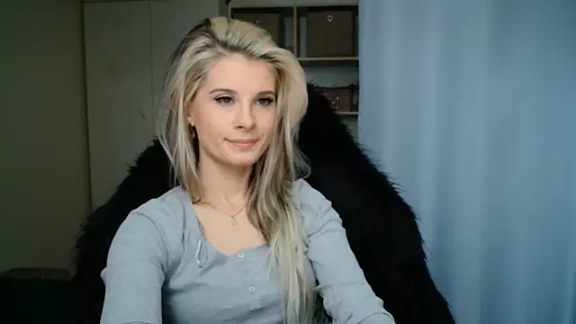 Snapshot of KristineGlow chatting on July 2026 06:31:02 AM KristineGlow online show from July 2026 06:31:02 AM