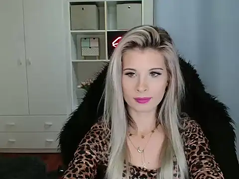 Snapshot of KristineGlow chatting on November 2025 03:15:01 PM KristineGlow online show from November 2025 03:15:01 PM