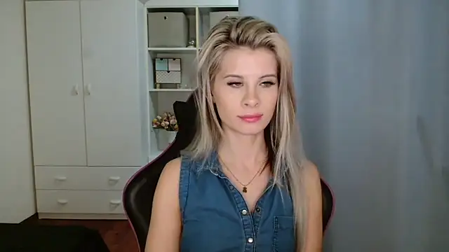 KristineGlow online show from February 2026 07:13:01 PM