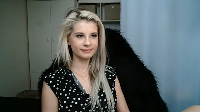 Snapshot of KristineGlow chatting on July 2026 06:25:01 PM KristineGlow online show from July 2026 06:25:01 PM