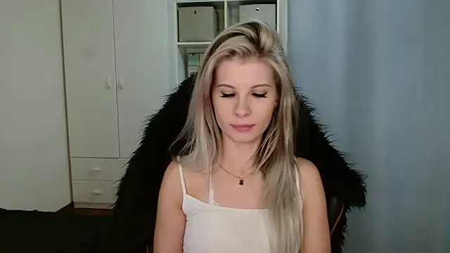 KristineGlow online show from February 2026 09:12:01 PM