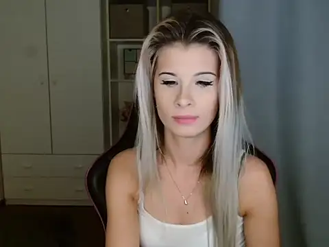 Snapshot of KristineGlow chatting on December 2025 04:50:02 PM KristineGlow online show from December 2025 04:50:02 PM