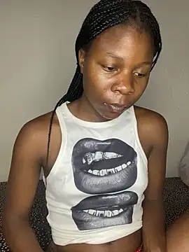 Snapshot of Crazyqueenxxx chatting on November 2025 06:06:01 AM Crazyqueenxxx online show from November 2025 06:06:01 AM