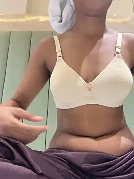 Snapshot of HeerStd chatting on October 2025 07:09:02 AM HeerStd online show from October 2025 07:09:02 AM