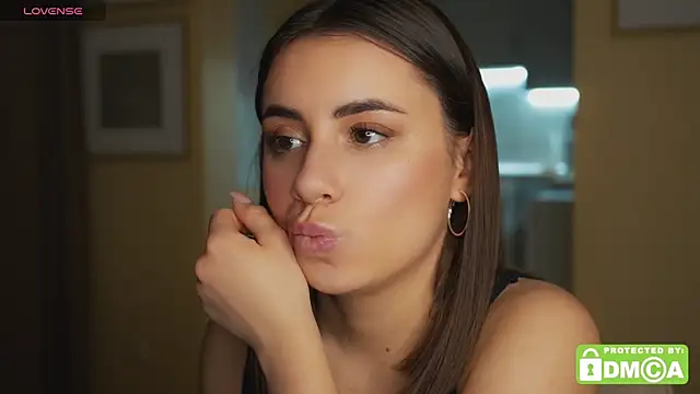 Snapshot of KateCarrey chatting on October 2025 03:44:02 PM KateCarrey online show from October 2025 03:44:02 PM