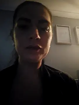 Snapshot of KissMeKylie chatting on October 2025 08:43:01 PM KissMeKylie online show from October 2025 08:43:01 PM