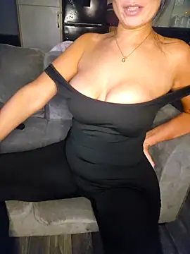 Snapshot of KissMeKylie chatting on December 2025 11:10:01 PM KissMeKylie online show from December 2025 11:10:01 PM