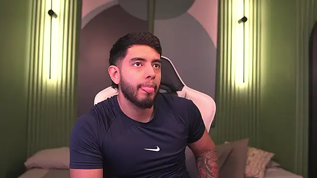 Snapshot of Nick_Vans chatting on September 2025 06:04:02 PM Nick Vans online show from September 2025 06:04:02 PM