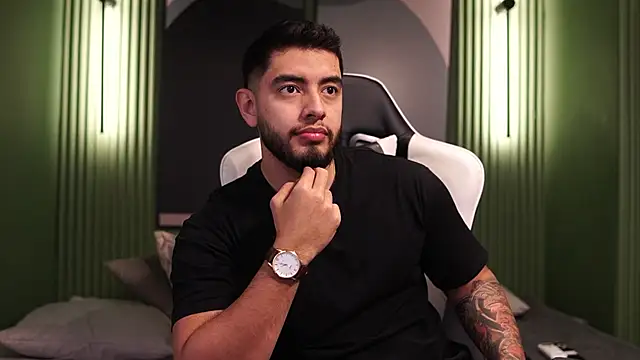 Snapshot of Nick_Vans chatting on October 2025 12:39:01 PM Nick Vans online show from October 2025 12:39:01 PM