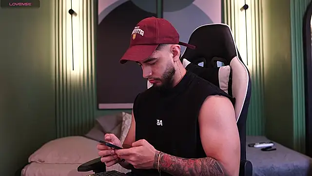 Snapshot of Nick_Vans chatting on October 2025 12:28:01 PM Nick Vans online show from October 2025 12:28:01 PM