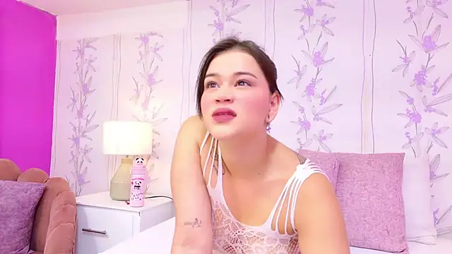 Snapshot of SerenaFoox chatting on October 2025 03:07:01 AM SerenaFoox online show from October 2025 03:07:01 AM