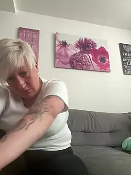 Rozendefotz online show from April 2026 07:48:01 AM