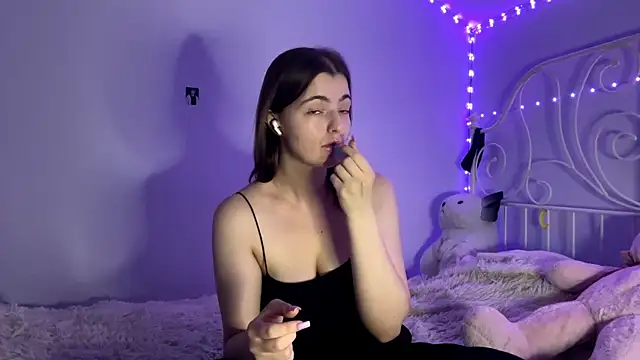 HoneyMist online show from November 2025 05:08:02 PM