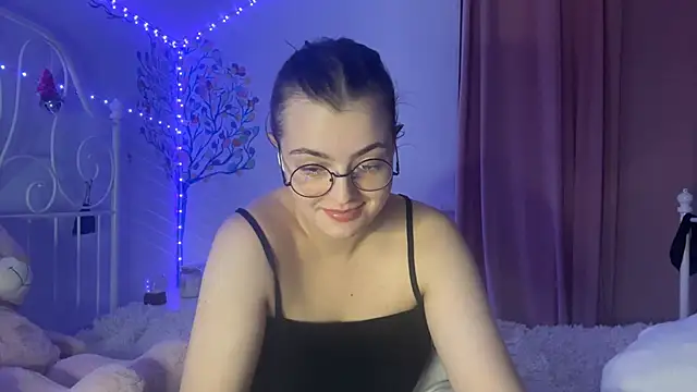 HoneyMist online show from October 2025 06:18:01 PM