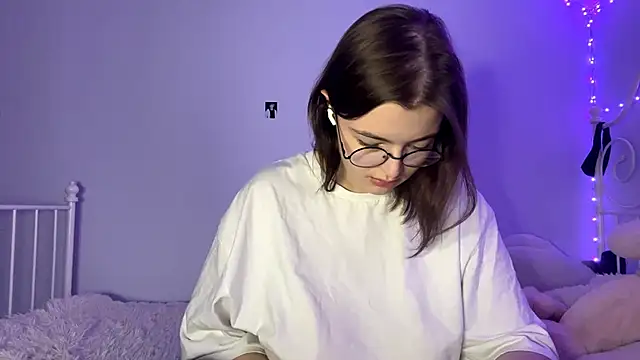 HoneyMist online show from November 2025 02:17:01 PM