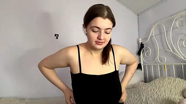 HoneyMist online show from December 2025 10:38:02 AM