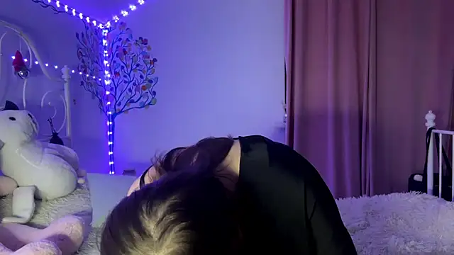 HoneyMist online show from October 2025 06:08:02 PM