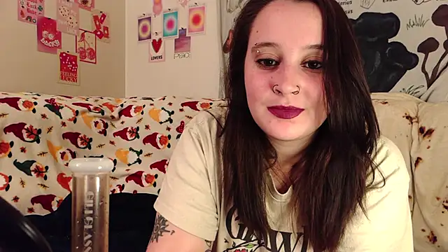 Snapshot of Shadow_Slut chatting on October 2025 01:07:02 AM Shadow Slut online show from October 2025 01:07:02 AM