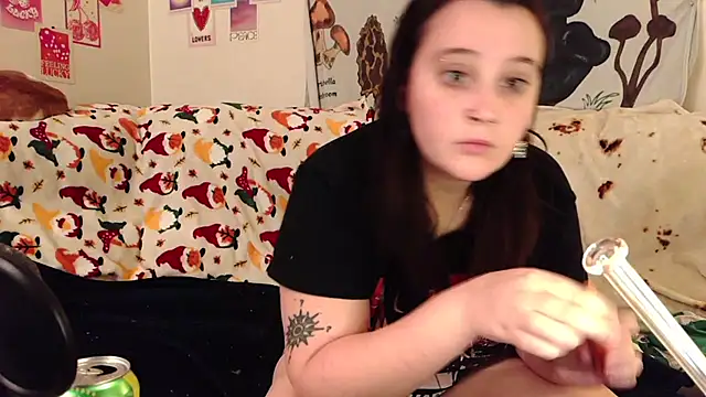 Snapshot of Shadow_Slut chatting on October 2025 03:17:02 AM Shadow Slut online show from October 2025 03:17:02 AM