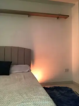 BrunnetAri  online show from October 2025 03:00:01 PM