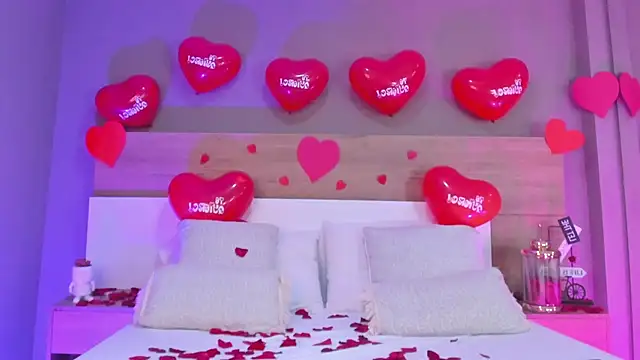 Snapshot of MiaTaylorSweet chatting on February 2026 01:00:01 PM MiaTaylorSweet online show from February 2026 01:00:01 PM