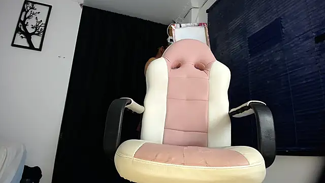 Snapshot of AnaliaBassi chatting on November 2025 06:50:02 AM AnaliaBassi online show from November 2025 06:50:02 AM