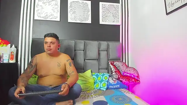 Hornycouple Hot online show from November 2025 07:51:01 PM