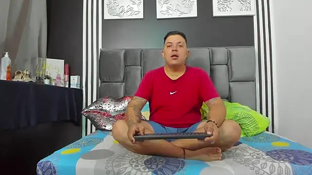 Hornycouple Hot online show from November 2025 02:44:02 PM