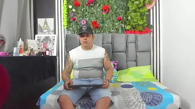 Hornycouple Hot online show from November 2025 08:24:02 PM